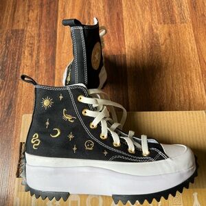 Used great condition Custom Embroidered Platform Converse Mens 5 Women 6.5